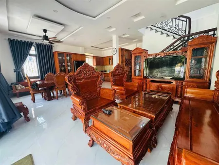Bán căn nhà biệt thự sân vườn vĩnh điềm trung, vĩnh hiệp, nha trang full nội thất gỗ mới xịn