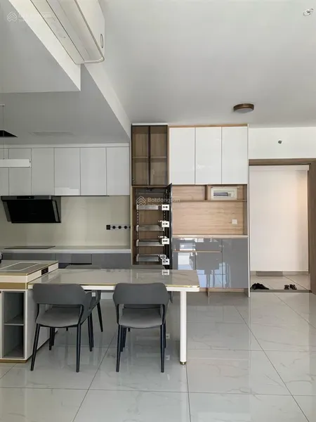 Bán căn hộ diamond, 3pn 2wc, giá 6 tỷ 300tr, view công viên, hướng đông nam, xem được pháo hoa
