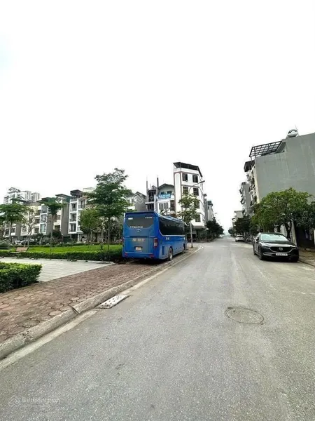Đất giang biên vỉa hè oto tránh gần trường học chu văn an cạnh công viên. dt 120m2, mt 7m