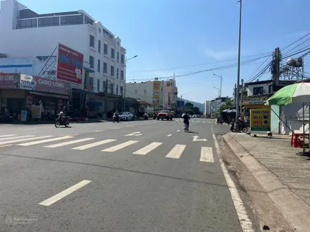 Bán đất đường trần phú, đức trọng 10x30m, giá 18 tỷ