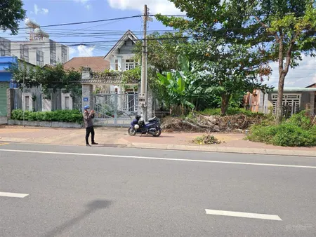 Một lô duy nhất mặt tiền đường nguyễn chí thanh ngang 10m xây dựng tự do sổ sẵn giá đầu tư