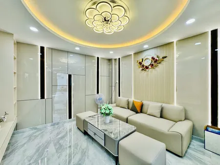 NHÀ ĐẸP 5 TẦNG NGAY EMART 2 HXH VÀO NHÀ - 45m2 VUÔNG A4 - 6.9 TỶ