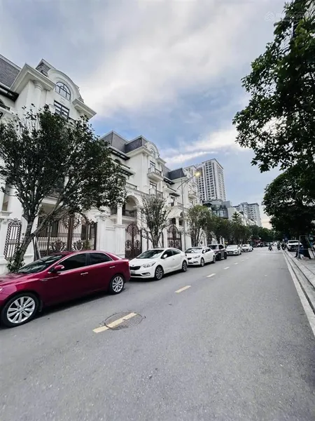 Nhà biệt thự đơn lập khu vinhomes gardenia hàm nghi, 267m2 6 tầng mt 15m, an ninh tốt, giá 96 tỷ