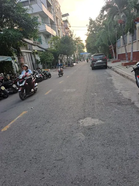 Bán nhà mặt tiền kinh doanh 6 tầng thang máy, dòng tiền 40tr/th, nhà mới ở ngay, trung tâm q7