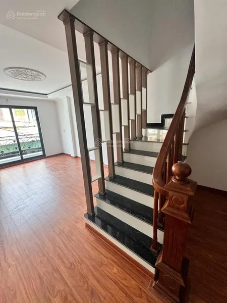 Bán nhà 5 tầng mới về ở luôn ngũ hiệp, thanh trì. diện tích 40m2, lô góc, đón sóng cầu ngọc hồi