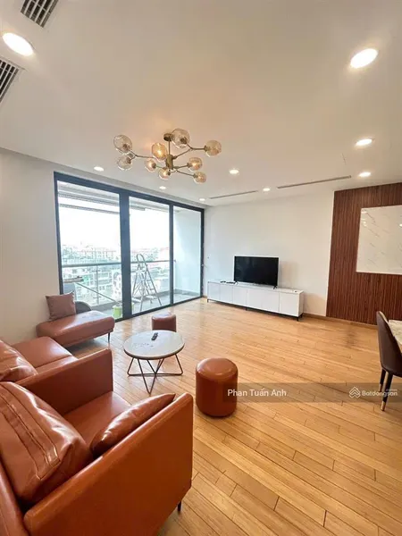 Chính chủ gửi bán căn hộ chung cư the zei mỹ đình,dt 108m2,tk 3pn2vs, căn góc thoáng . giá 9ty