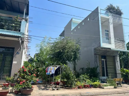 Cần bán đất ngay trường tiểu học bình chánh đường tỉnh lộ 832 giá 525 triệu/ 100m2 đường lộ oto