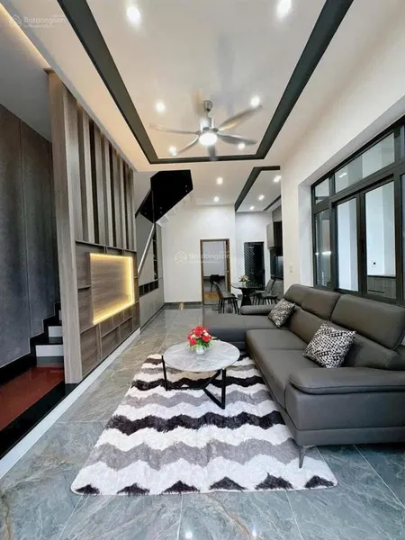 Chuyển nơi ở bán nhà gấp đường tô ký, quận 12, dt 60m2 giá 2 tỷ 190tr hxh, 1t 1l 2pn shr