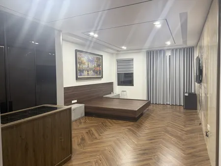 Bán nhà Phố Trạm (LB) 56m, 8 tầng, mt 4m, giá 18.2 tỷ
