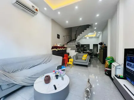 Nhà Đẹp! Lạc Long Quân,Oto đỗ cửa,DT: 58m2 x 4Tầng,MT; 4m,Giá: 15.5 tỷ Cầu Giấy