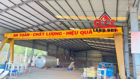 Bán gấp nhà xưởng. kết cấu kiên cố. sẵn trạm điện công suất lớn. có dòng tiền thu nhập cao