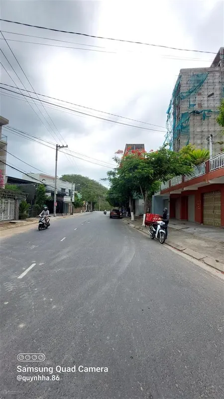 Góc 2 mt đường ngô văn sở, sát phạm văn đồng, vĩnh hòa, nha trang. dt 136.7 m2 ngang 6m cực đẹp