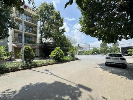 Đường nhựa 22m, thông thẳng ra quốc lộ 13, full thổ cư 153m2(6x25,5m), mặt tiền kinh doanh buôn bán