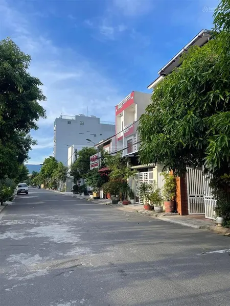 Bán đất 2 mt phó đức chính dt 100m2 ngang 6m3 đường 7m5 sát vương thừa vũ