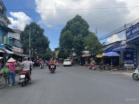 Đất mặt tiền nguyễn thái học ngay chợ dĩ an 210m2 ngang 6m