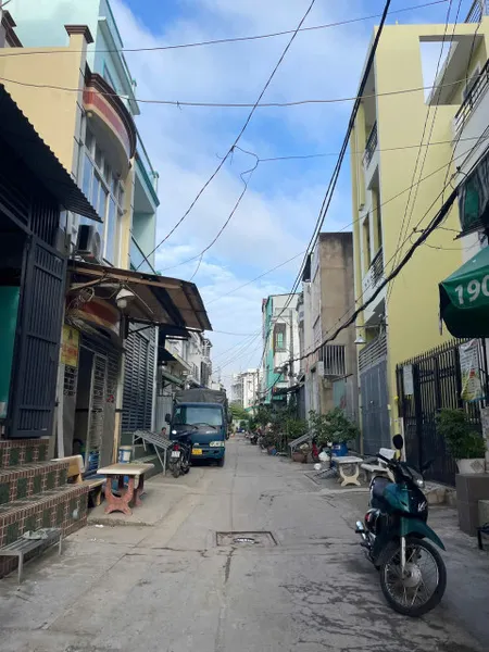 BÁN NHÀ HẺM XE TẢI THÔNG - BX MIỀN TÂY - 68M -NHÀ 3TẦNG- GIÁ 5.xTỶ TL