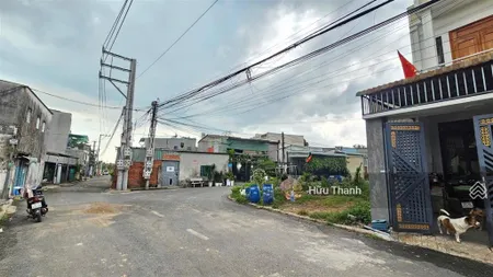 Còn 1 lô góc 2mt duy nhất đường an tây 79. đối diện kdc an tây. 110m2/648tr, sổ riêng, thổ cư.