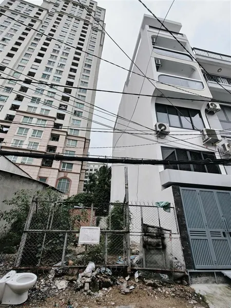 Đất 4,5x17m. hxh 6m, tiện xây cao tầng. cách mặt tiền nguyễn hữu cảnh chỉ 30m. sát bên quận 1