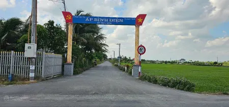 Bán đất vị trí đẹp mặt tiền, nền cao ráo, khu dân cư hiện hữu, sổ hồng riêng, chỉ 500tr/nền