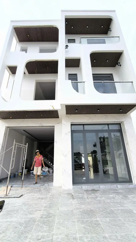 BÁN NHÀ 3 TẦNG GẦN ĐẠI NAM, 3PN 4 WC SHR 1/ ĐẠI LỘ BÌNH DƯƠNG GIÁ 2TY950