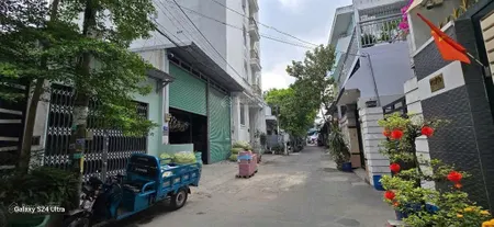 Kho vị trí đẹp. tên lửa bình tân. 8 x 25 . giá 15.5 tỷ tl . thu nhập 20 tr . xây gì cũng đẹp
