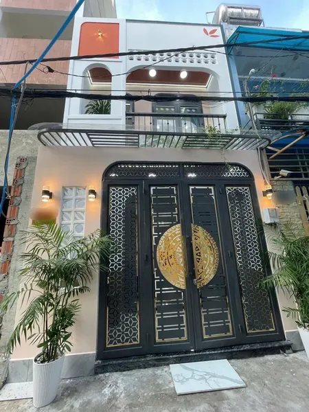 Gò Dầu, Tân Phú, Gần Aeon Mall, 2 Tầng BTCT, Hẻm 4m, 56m2 (4x14) Sát Mặt Tiền, SHR Đẹp Vuông Vức Hoàn Công Đủ, Nhỉnh 5 Tỷ Còn TL  - DT 56m2 (4x14m) Nhà 1 trệt 1 lầu 2PN, 3WC . Khu dân cư an ninh yên tĩnh gần Chợ, Siêu thị, gần Trường học các Cấp  - Vị trí