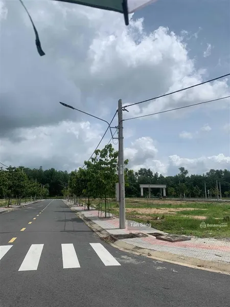 Không thể bỏ lỡ lô đất 100m2 lai hưng, bàu bàng, bình dương, giá 2tỷ390tr, sổ hồng riêng, xây ngay