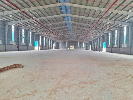 Cho Thuê Nhà Xưởng Tân Uyên Bình Dương + Tổng Diện Tích Khuôn Viên: 12500m2 + Diện Tích Nhà Xưởng : 7120m2 (Gồm 2 phân xưởng: 4690m2 + 2430m2) Văn phòng ngoài xưởng: 100m2 + PCCC Tự Động Nghiệm Thu + Giấy tờ pháp lý đầy đủ hoàn công + Đường xe Container -