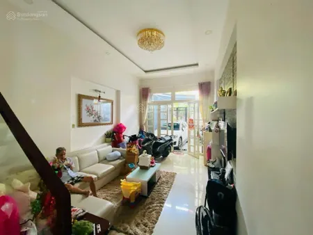 Bán nhà mặt tiền 4 tầng 96m2 trong kdc bình hưng, bình chánh giá nhỉnh 9 tỷ.