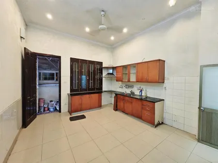 Hàng kín nguyễn chí thanh phân lô ô tô tránh 2 thoáng kinh doanh 5 tầng mặt tiền 4.5m