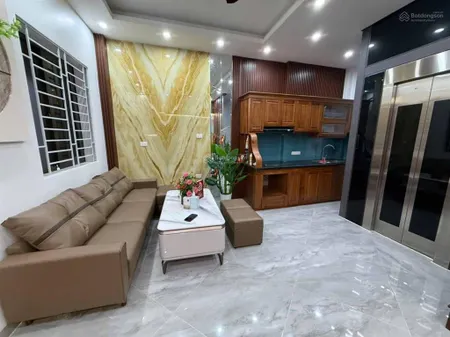Bán nhà cổ nhuế, 33m2 chỉ 8.2 tỷ, dân xây, ngõ thông, 1 nhà ô tô tránh, thang máy, full nội thất