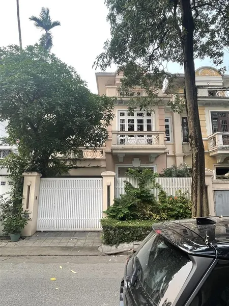 Bán gấp biệt thự song lập ciputra, 3 tầng 1 tum, vị trí đẹp, sổ đỏ cc, giá rẻ so với xung quanh