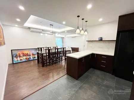 Bán căn hộ tòa e ciputra, loại 4 phòng ngủ, sửa kỹ, đủ đồ, bếp mở, có ban công