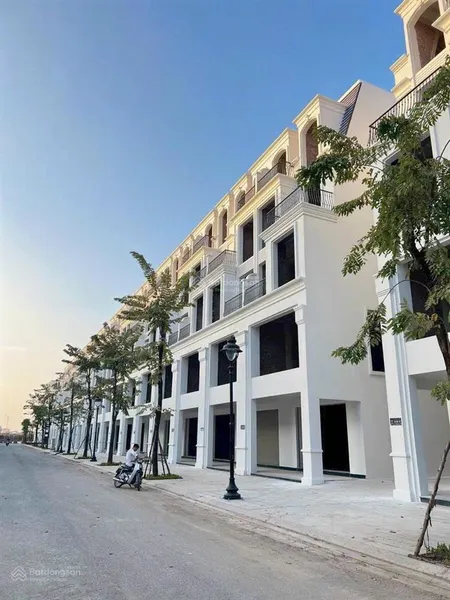 Bán duy nhất căn lk31 diện tích 79m giá cả nhà và đất 15 tỷ. lk12 diện tích 100m giá 16 tỷ