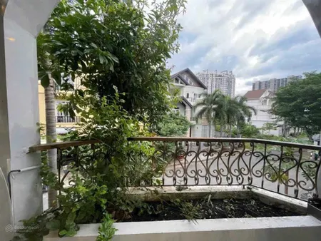 Bán biệt thự góc công viên, giá 45 tỷ, 5pn, 5wc, e trang. 0919 243 ***
