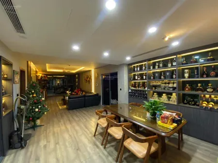 Bác gái em đang có nhu cầu chuyển nhượng lại căn 104m2 tại tràng an complex giá chỉ 9 tỷ thôi ạ