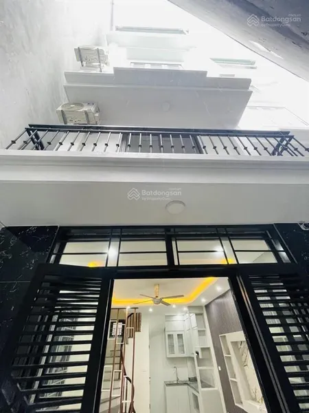 Bán nhà 5 tầng ngọc trục. mới xây đẹp. 32m2. gần đường oto. 5,6 tỷ. 0902 160 ***