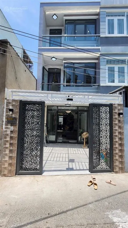 Nhà đẹp q7 3 tầng phong cách hiện đại sân rộng rãi mới sạch sẽ vào ở được ngay giá chỉ 7tỷ470tr