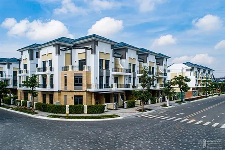Bán căn bt góc sân vườn 8x18m giá 18.5 tỷ, 9.5x17m giá 19.6 tỷ thương lượng