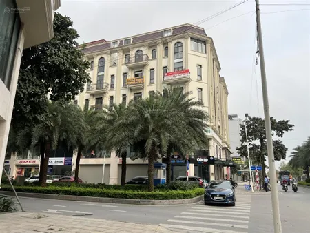 Chủ cần bán gấp him lam 91m2 7 tầng. mt 7m duy nhất 1 căn dãy bồn hoa 32.5 tỷ vị trí kinh doanh