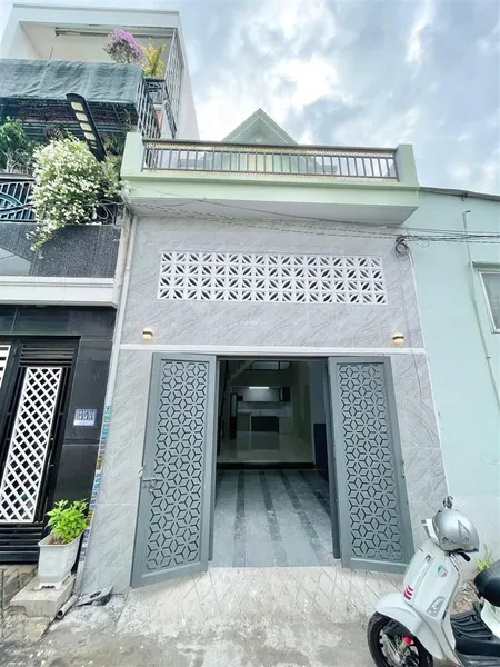 Bán nhà đủ công năng đường nguyễn thái học gần chợ dĩ an