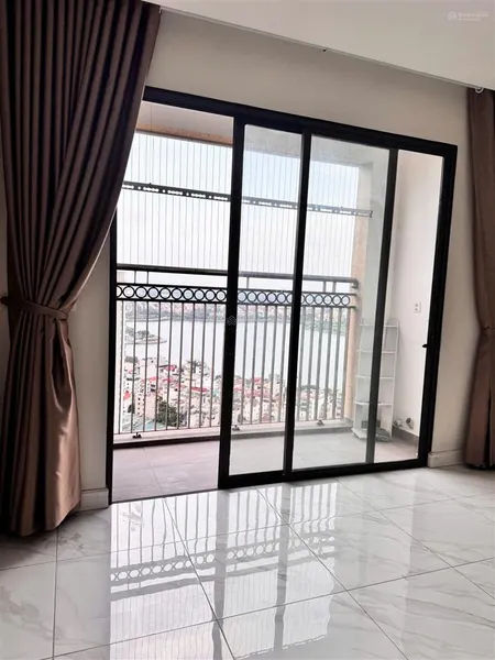 Bán căn 2 ngủ tầng trung view thành phố thoáng sáng nhà đã có sổ chung cư d'. el dorado tây hồ