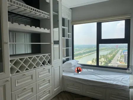 Chuyển sang bt nên bán gấp căn góc 2n + 1,2w nội thất luxury tòa s2.03 view sông san hô siêu đẹp