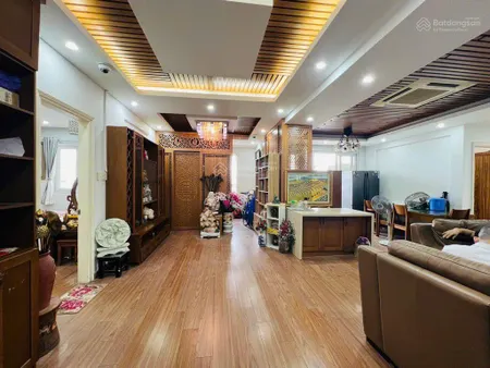 Căn hộ b1 mặt đường cầu giấy 125m2 3 ngủ, 2wc lô góc, 2 ban công phòng khách rộng ful đồ