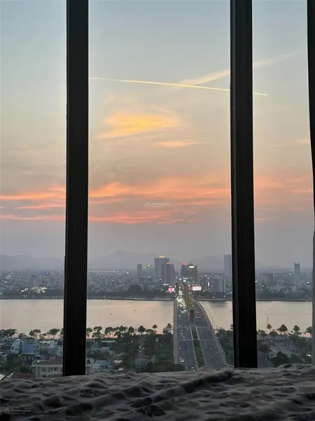 Đi nước ngoài, bán lại 2pn view phố giá tốt cho khách hàng mua ở 4,2 tỷ bao hết. sẵn sổ đỏ cc ngay