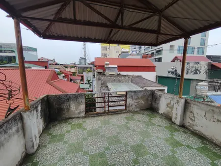 CHO THUÊ LÂU DÀI NHÀ TRƯỜNG CHINH 53.5m, 5.5 tầng, mt 3.9m, giá 25 tr/tháng (có thương lượng)