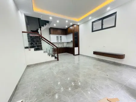 Nhà mới Hồ Tùng Mậu DT: 35m2 - 5 Tầng Mt: 4,8m