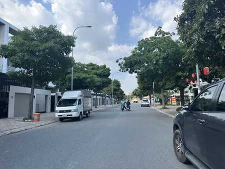 BÁN NHÀ ĐẸP TRUNG TÂM PHÚ HÒA – DIỆN TÍCH GV KHỦNG – KHAI THÁC ĐA DẠNG - 475M2 - NHÀ C4 MỚI XÂY -   GIÁ CHỈ 10.5 TỶ TL.