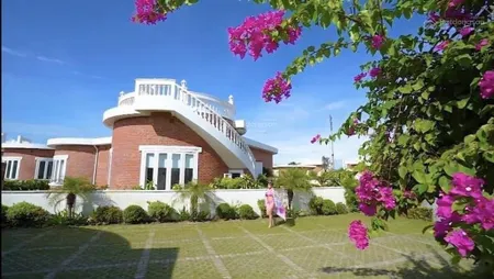 Một căn villa 3 phòng ngủ, full nội thất xịn xò. 632m2, đã có sổ cá nhân, giá 13 tỷ. mua ngay