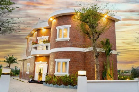 Chính chủ bán villa 2 tầng, 360m2, bao quanh sân golf, giá bán siêu ưu đãi 7.2 tỷ. 0981 133 ***